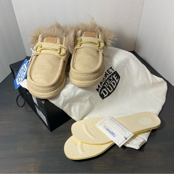 Hey Dude Wally Slip Loafer Market 2 Sand Beige Faux Fur NWT Size 8 - Picture 2 of 8